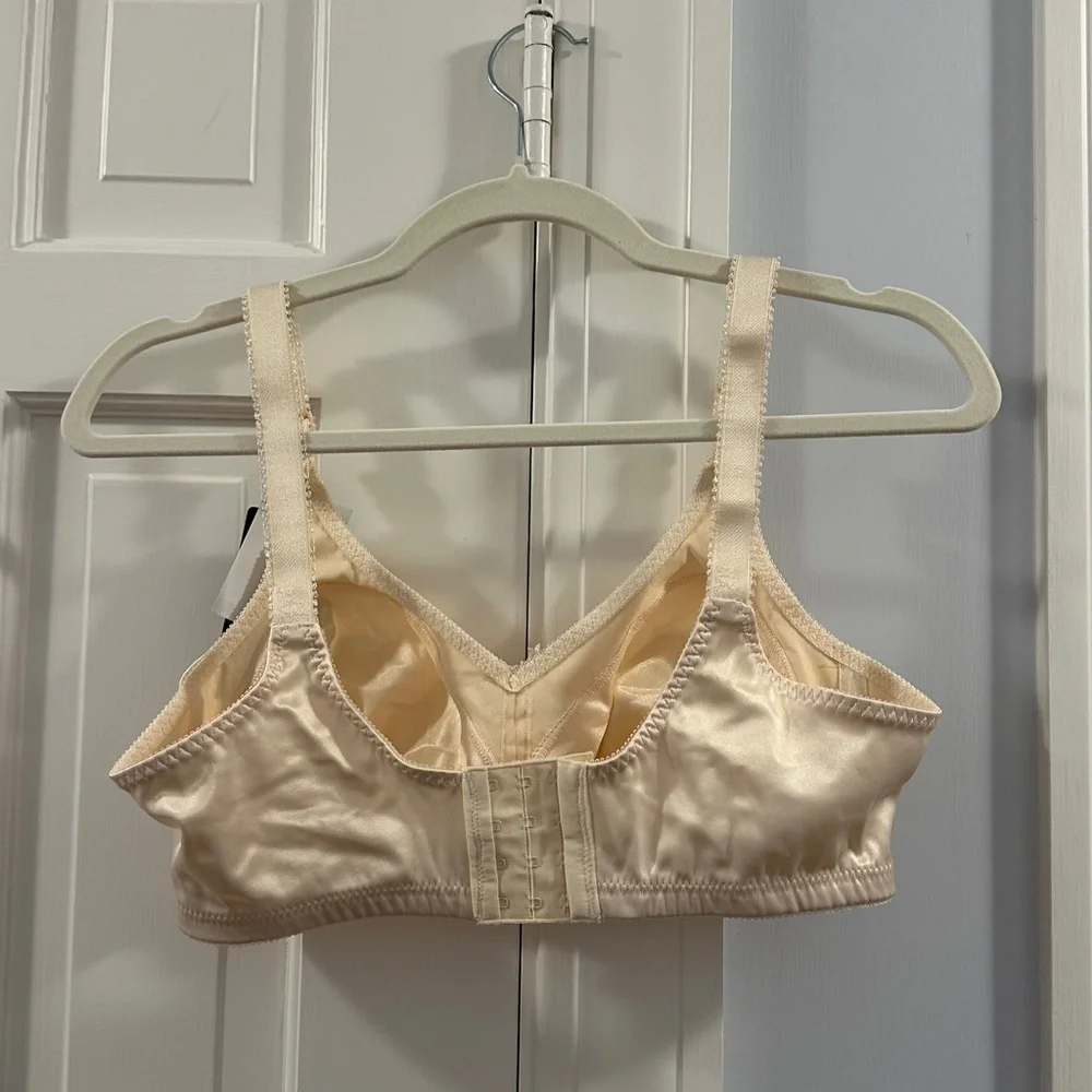 Bali Women's Cream Color Bra New with Tags - Picture 2 of 4